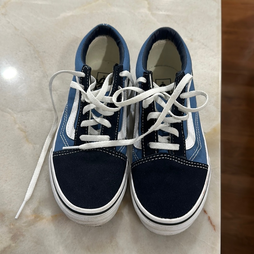 Vans Kids boys shoes LIKE NEW canvas sneakers size 2.5 Worn only a few times
